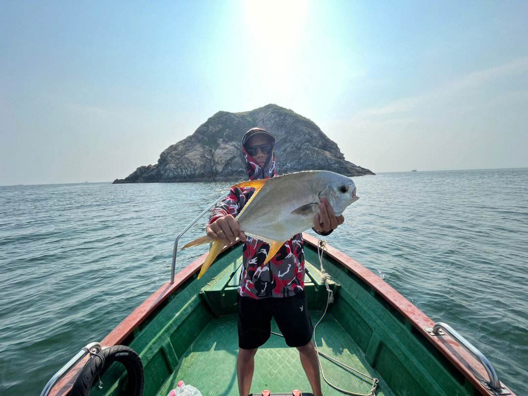 海边海钓休闲(海边钓鱼教程视频)