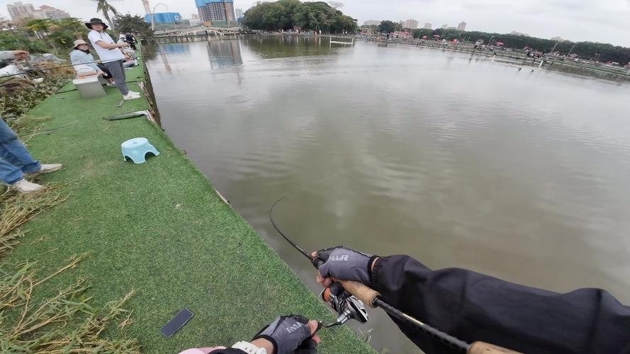 几点适合海钓路亚(海钓早上几点钓鱼最好)