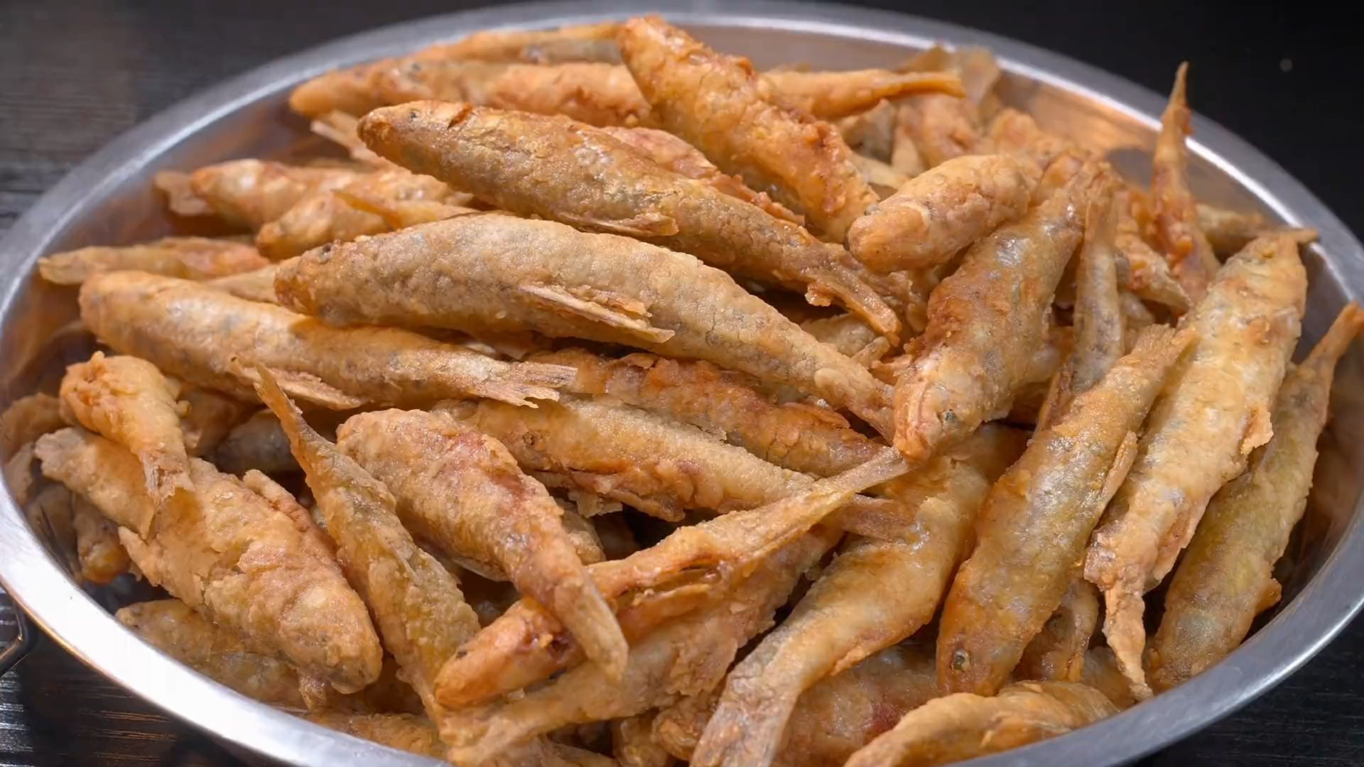 油炸小鱼的技巧(油炸小鱼的技巧和做法)