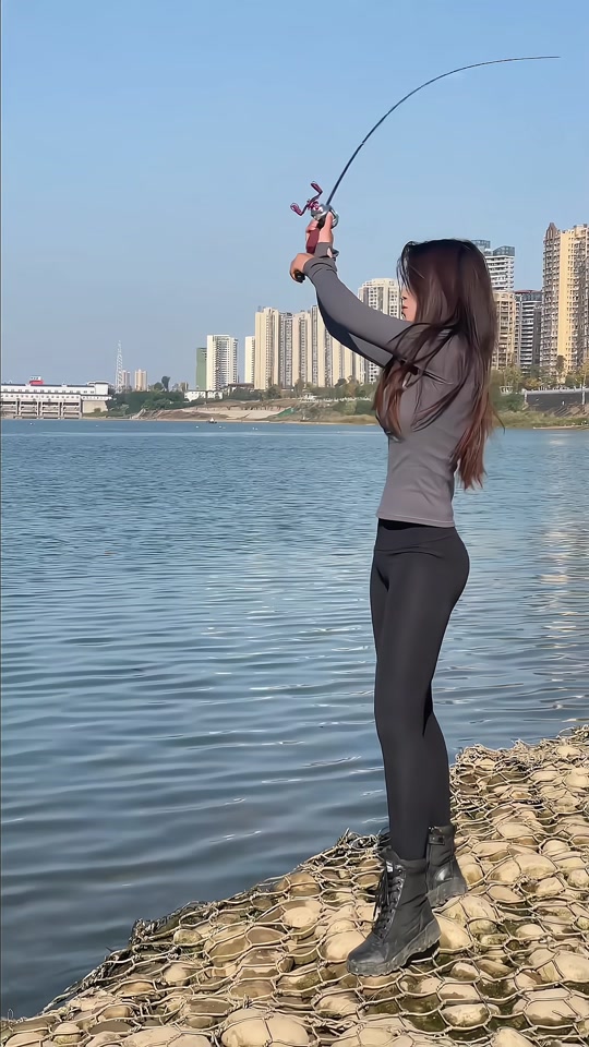 美女路亚高清图(路亚美女钓手图片)