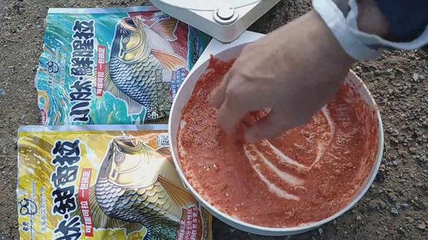 饵料一下水就散(鱼饵一下水就散了怎么回事儿)