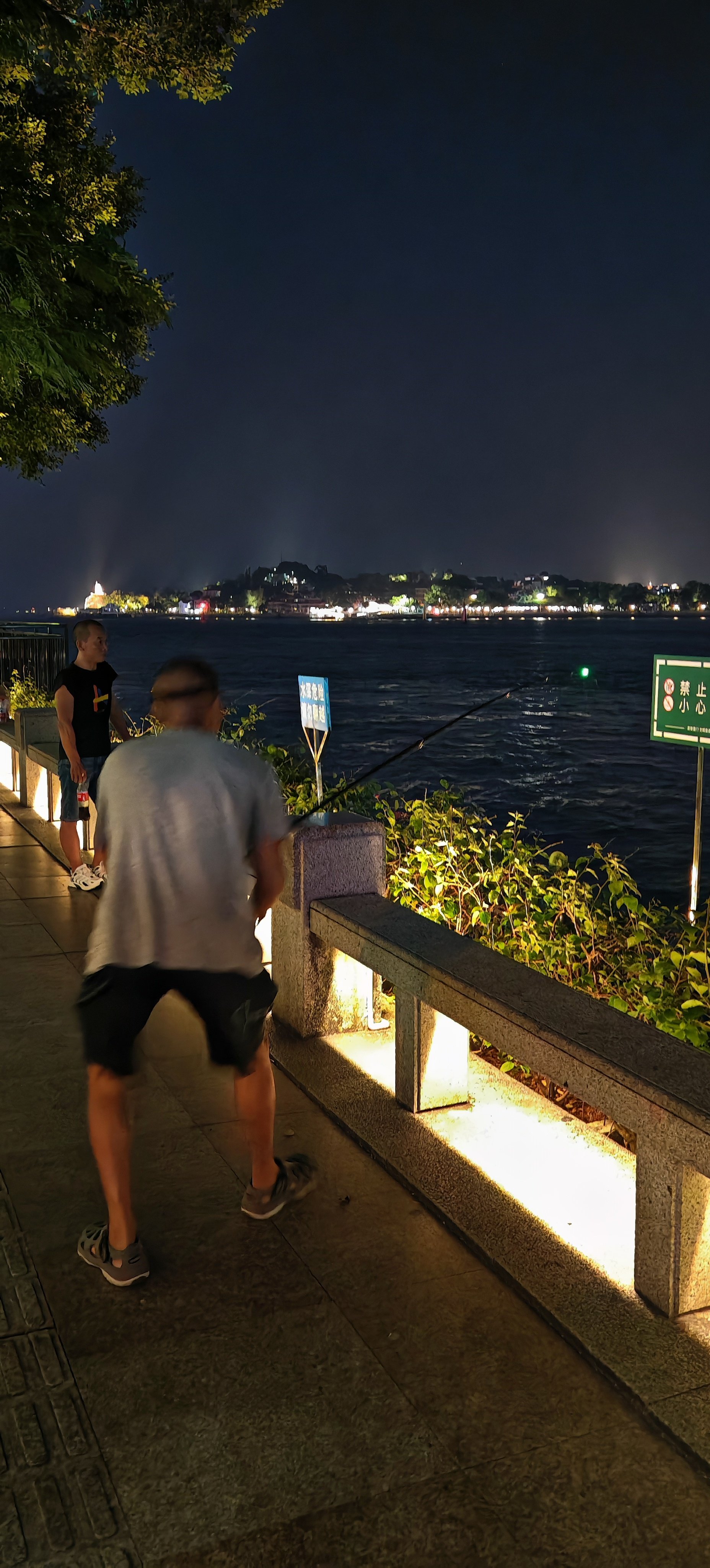 夜晚海钓真实图片大全(夜晚海钓真实图片大全大图)