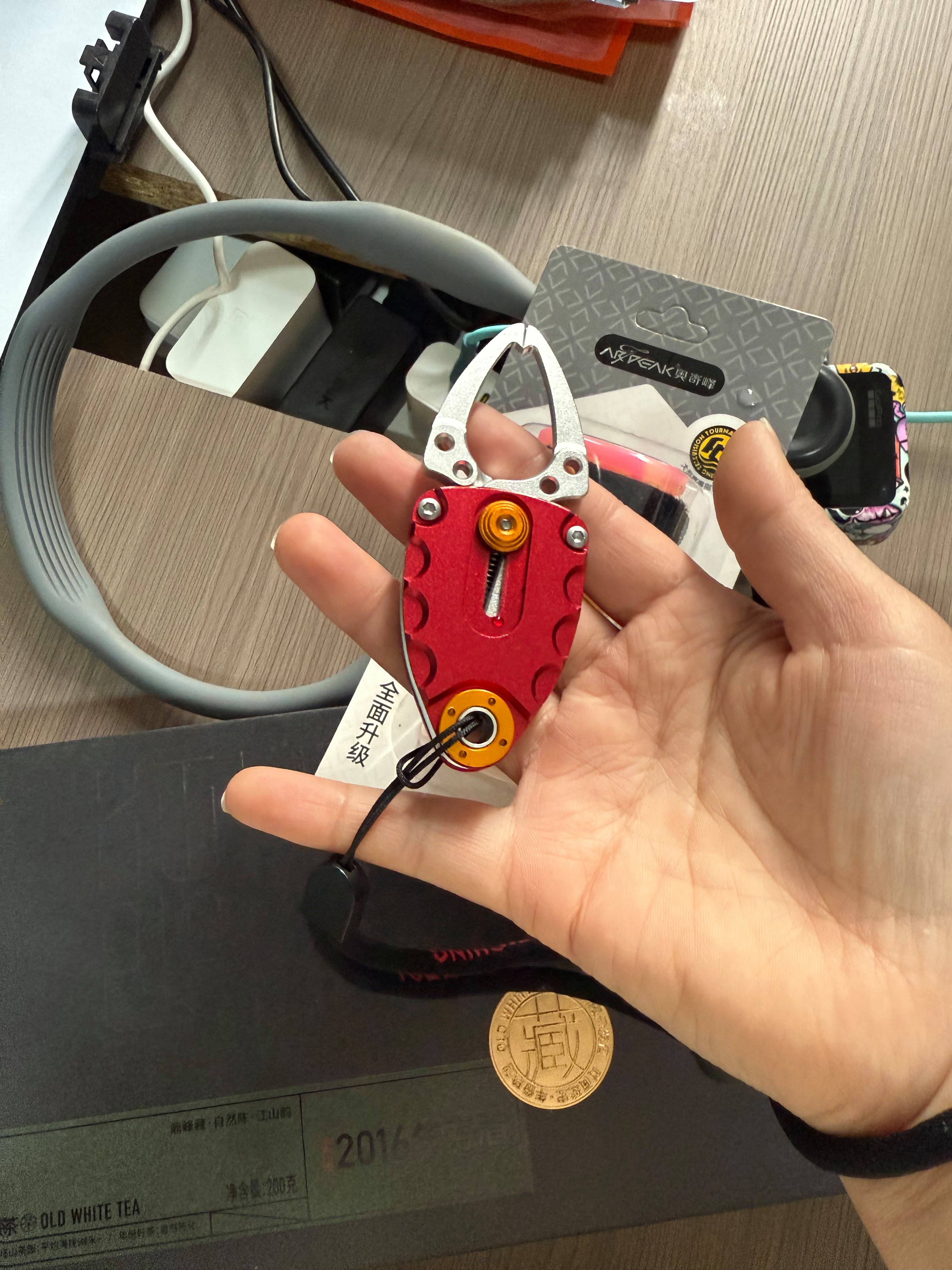 路亚钳控鱼器(路亚钳控鱼器商品标签)