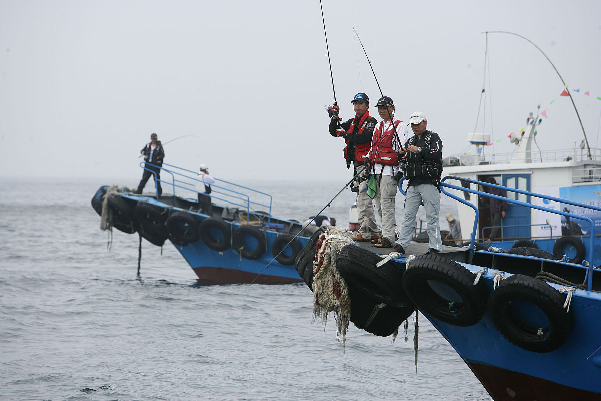 海钓油井船(油井钓鱼必备装备)