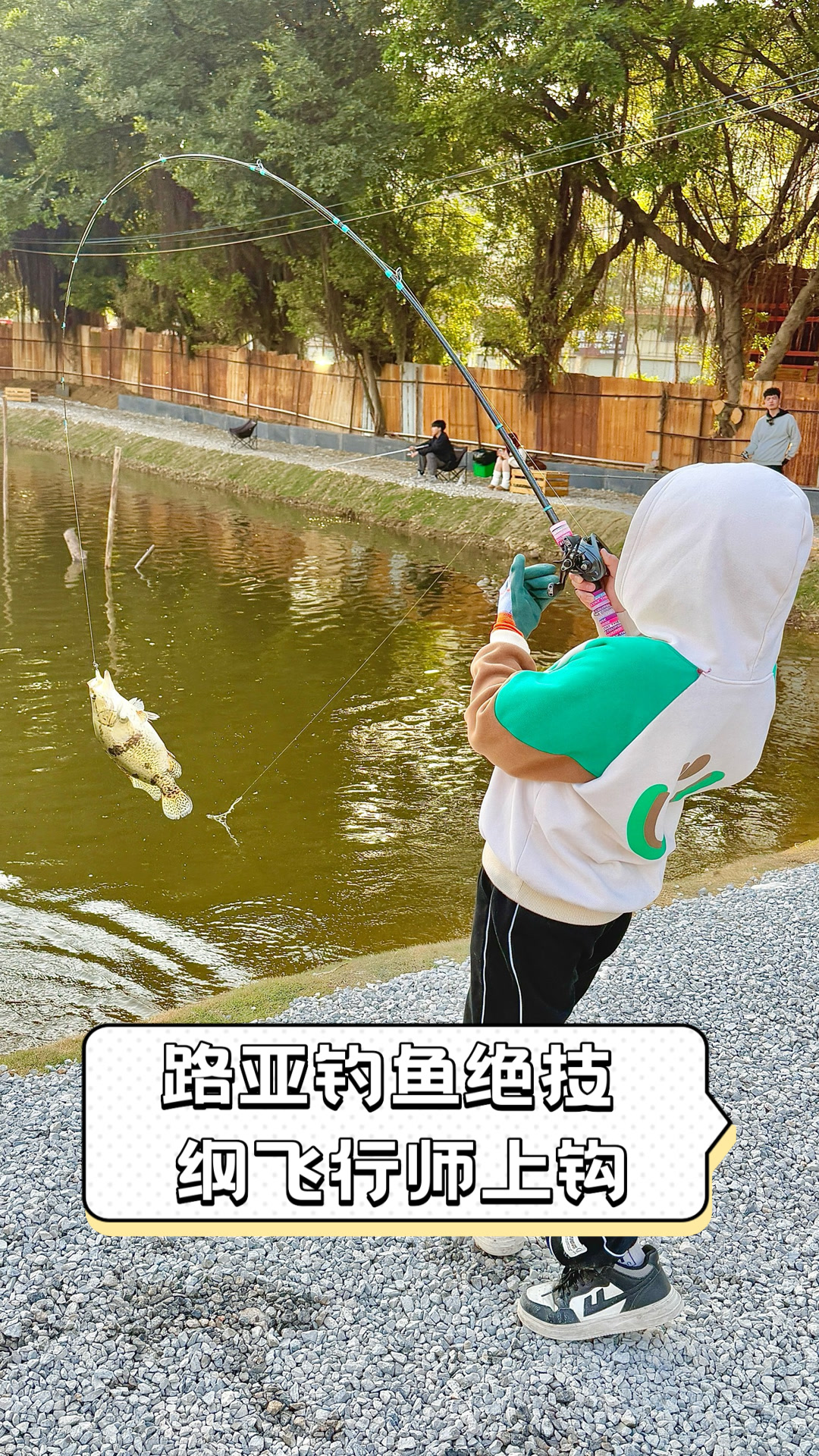 路亚钩鱼(路亚钩鱼真饵和假饵哪个好)