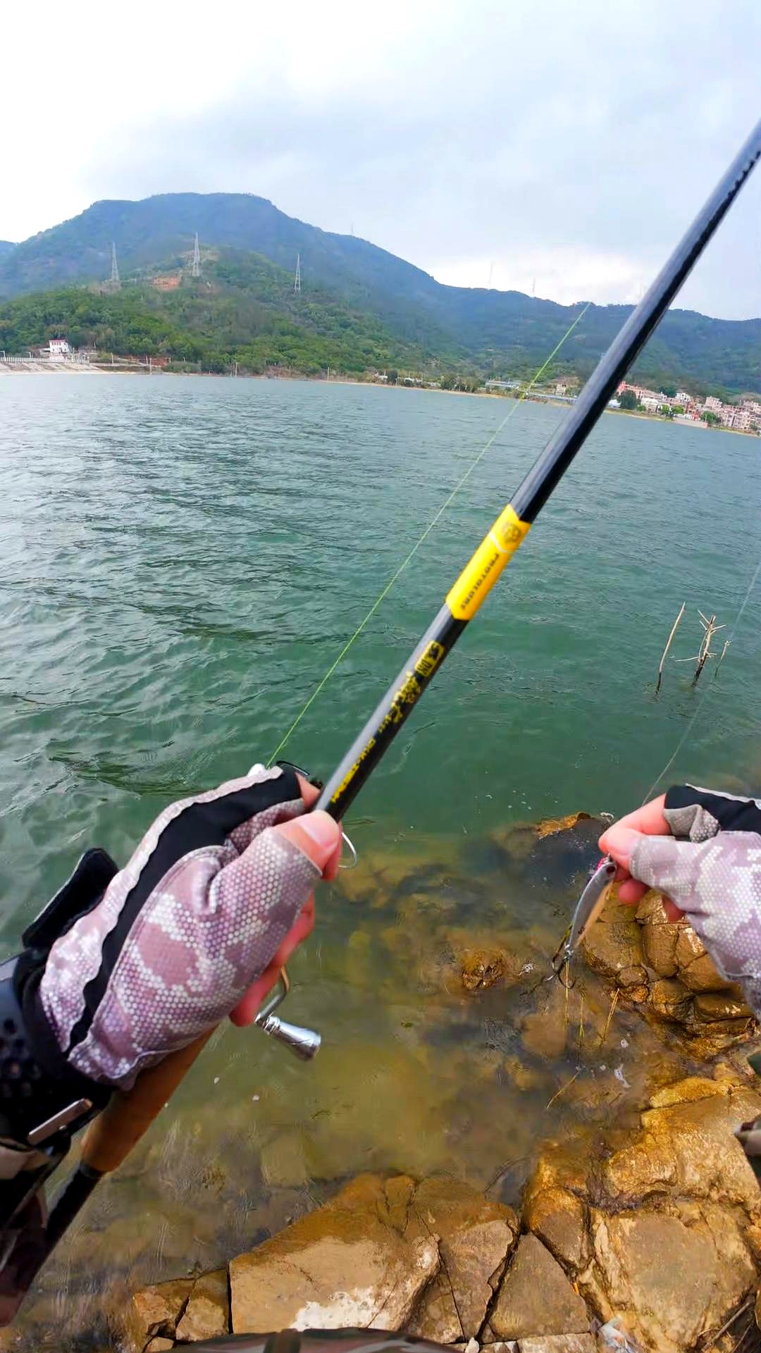 海岸路亚克数(路亚竿十大排行榜)