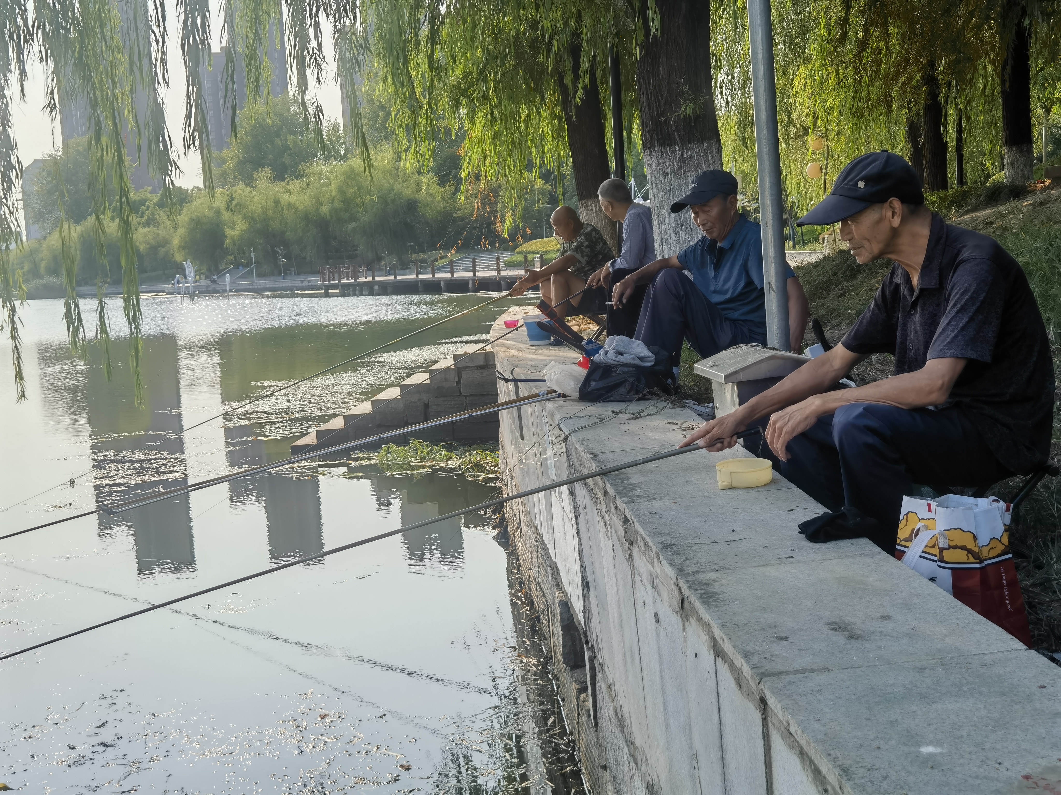 钓小河鱼有什么技巧(小河钓小鱼技巧)