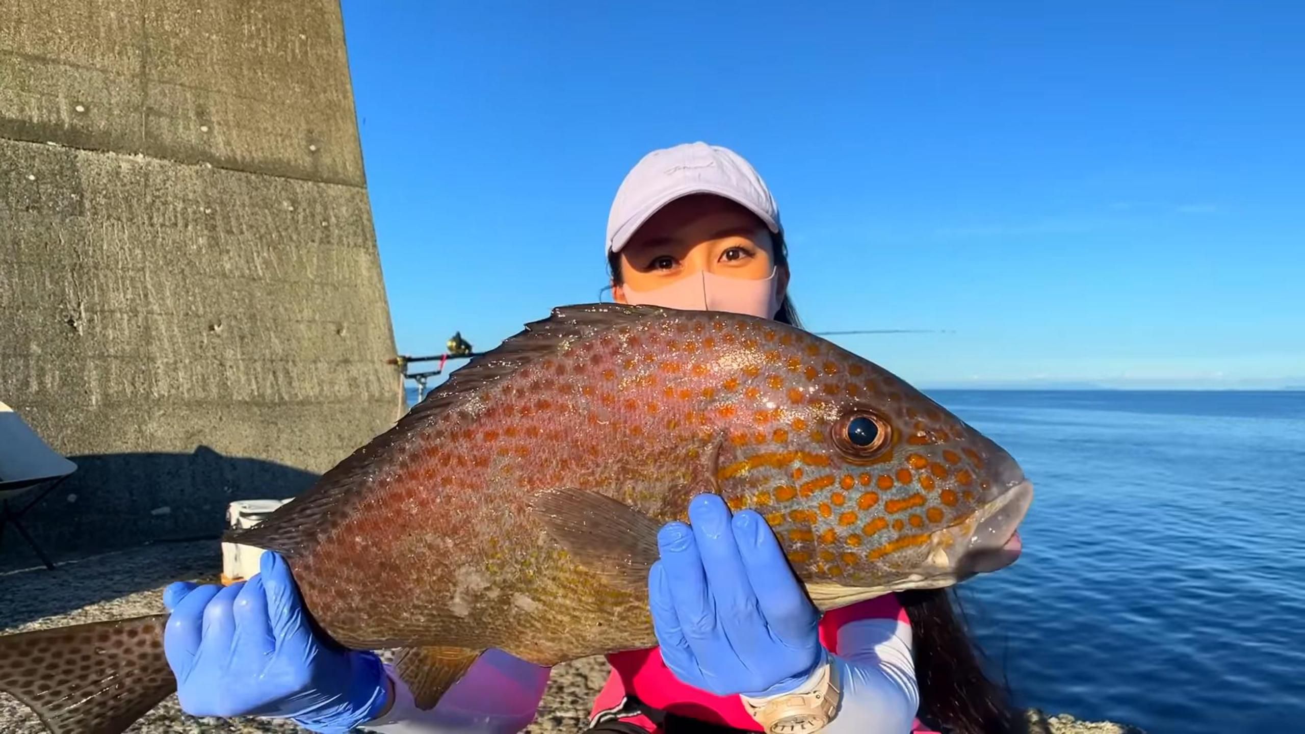 新手海钓美女(新手海钓技巧视频教程)