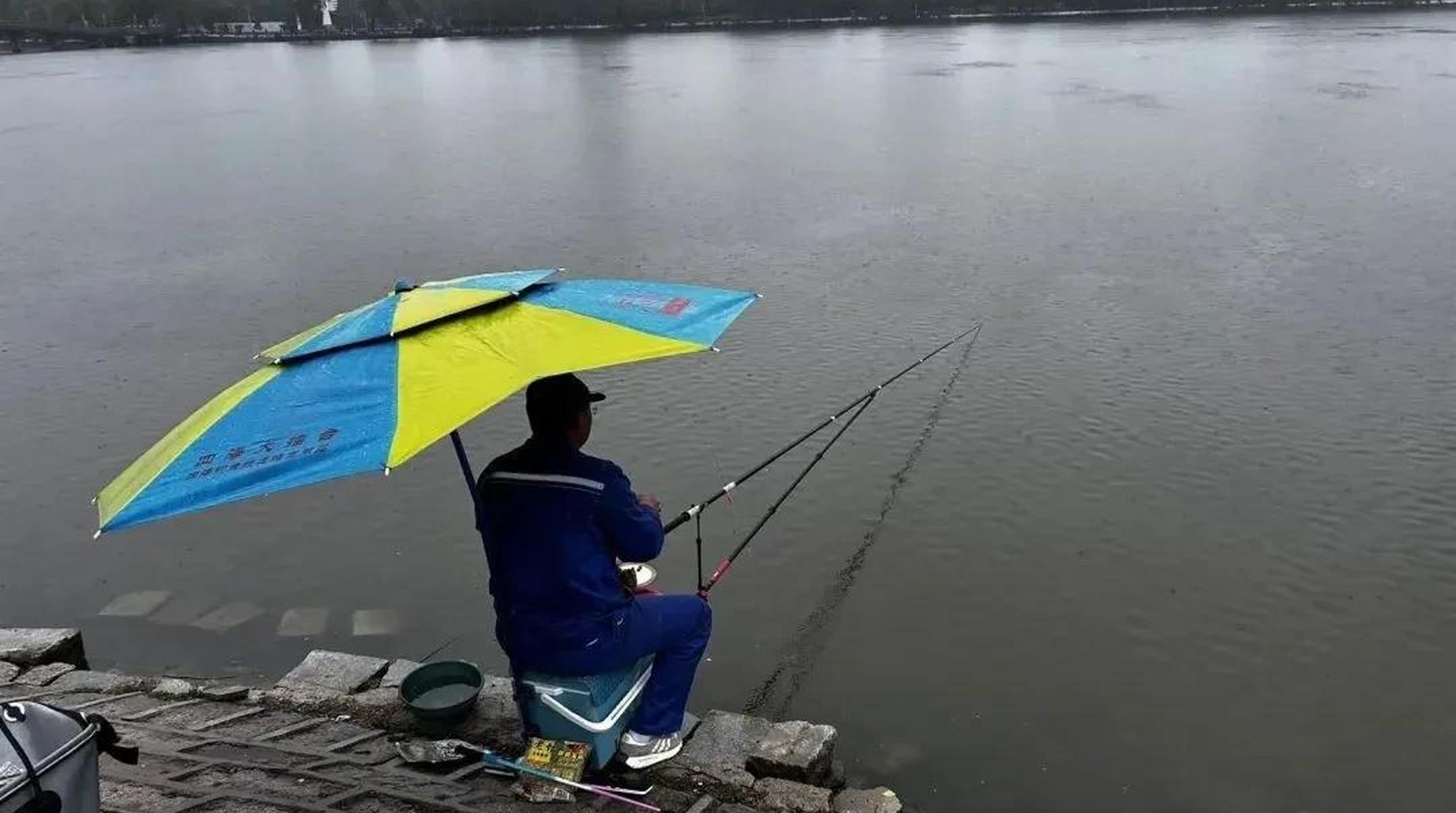 下雨前后钓鱼技巧(下雨前后鱼好钓鱼么)