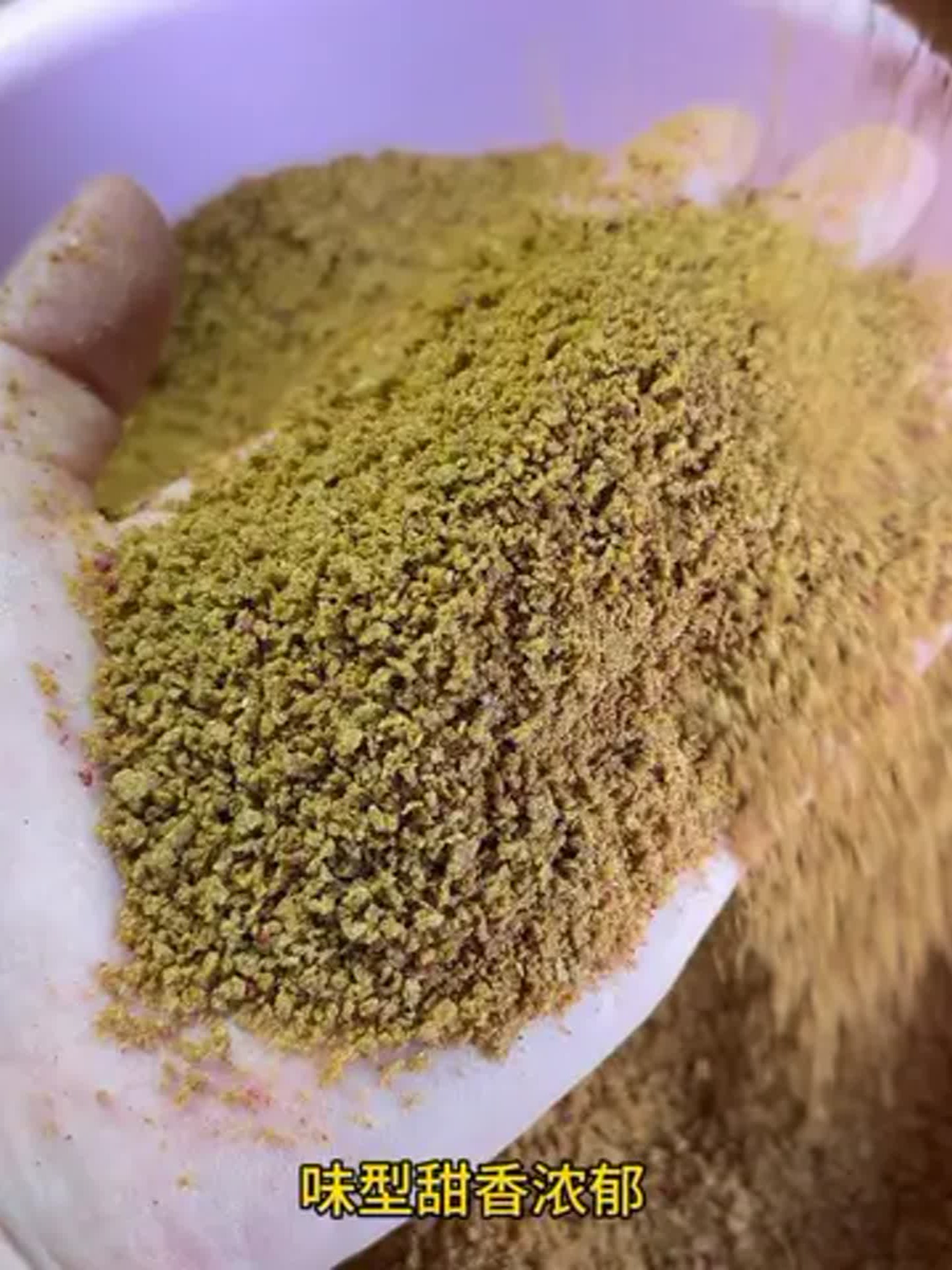 鲤鱼喜欢什么样的饵料(鲤鱼喜欢什么腥味饵料)