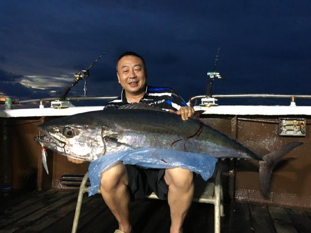 出海钓金枪鱼工资(大型海钓船钓金枪鱼)