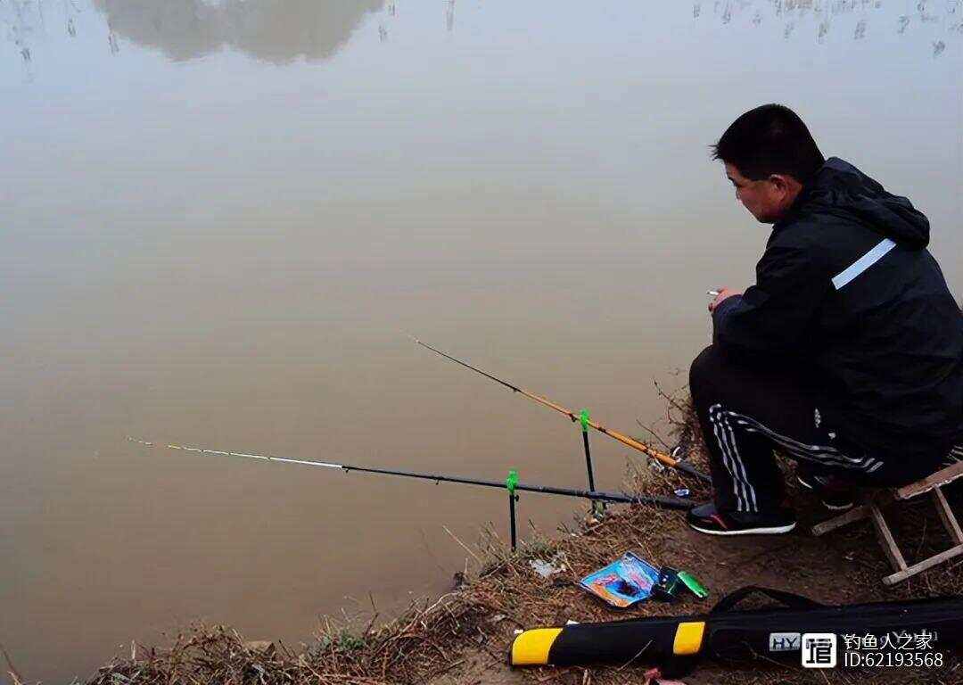初冬下雨钓鱼技巧(初冬下雨钓鱼是钓浅还是钓深)