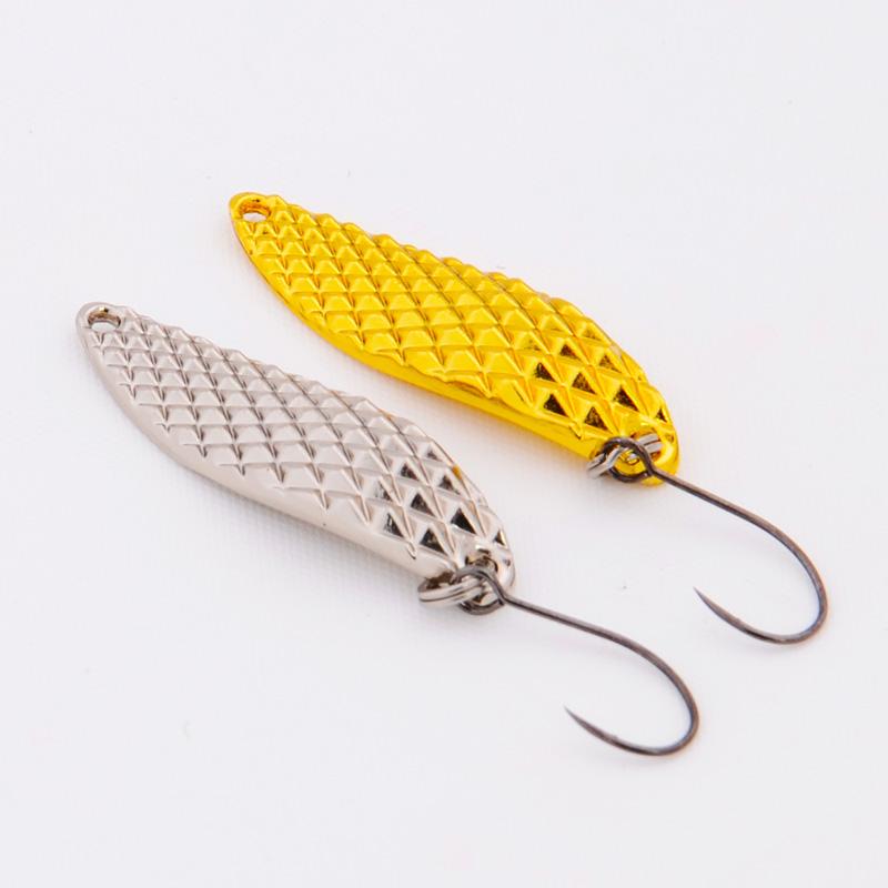 路亚白条用什么亮片好(路亚白条用什么鱼线)