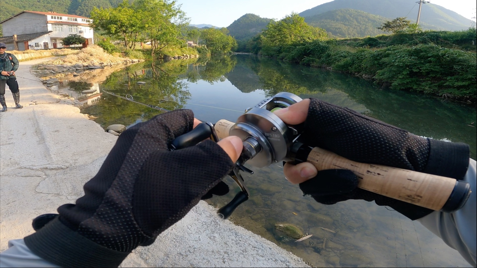 路亚针亮(打路亚亮片技巧教学视频)