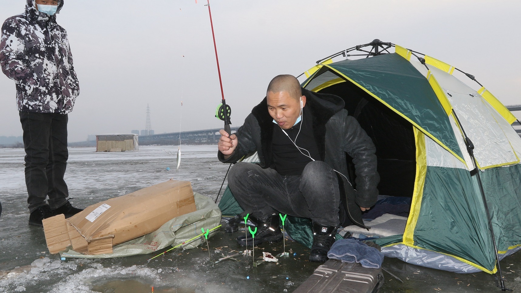 钓小白鱼技巧视频(钓小白鱼技巧视频讲解)