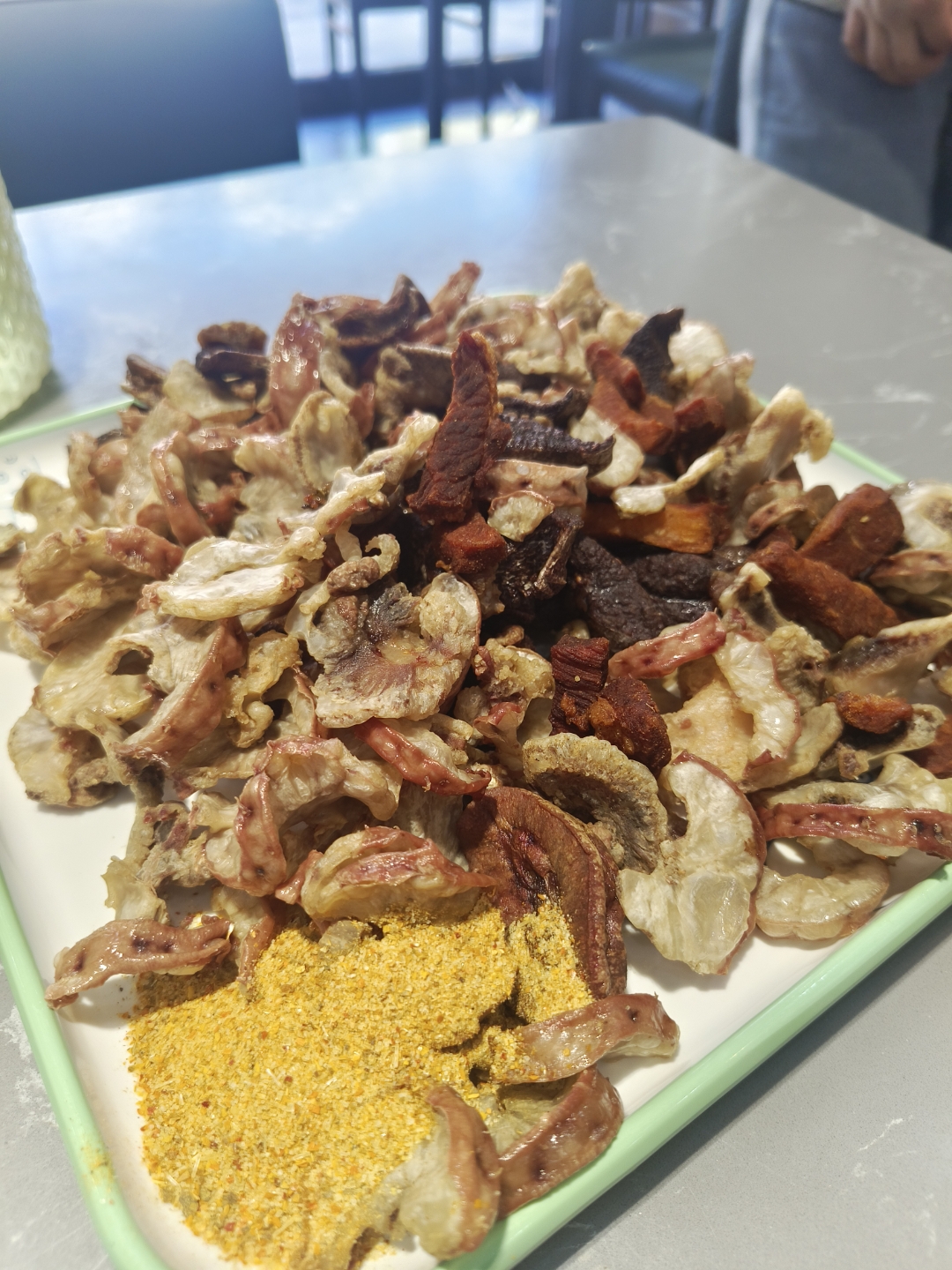 过期饵料炒制(过期的鱼饵料用来钓鱼会吃吗)