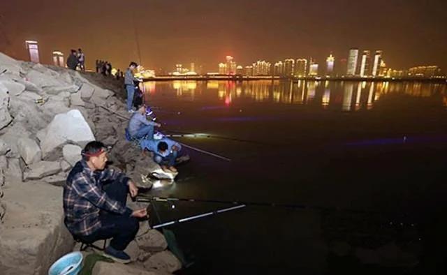 冬季冰钓夜钓技巧(夜晚冰钓) 冬季冰钓夜钓技巧(夜晚冰钓)