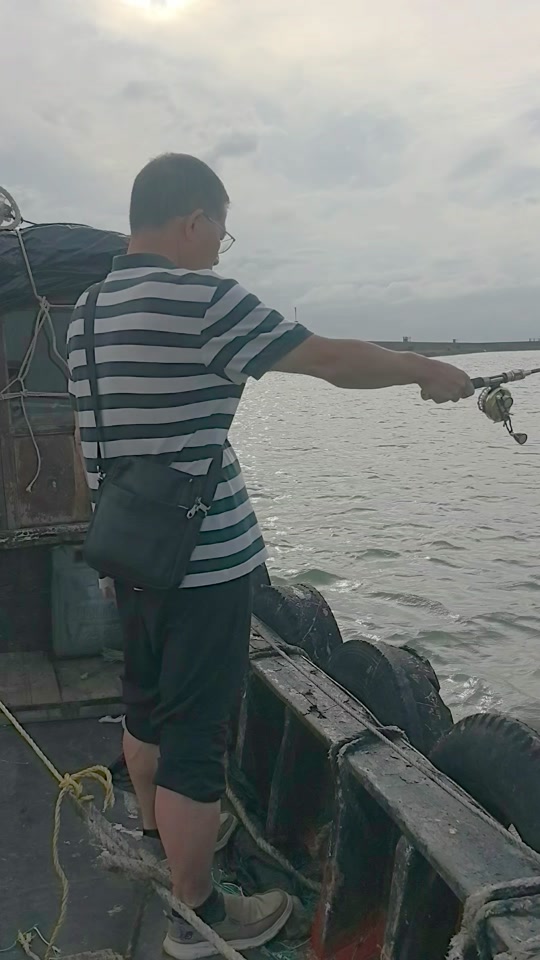 鲘门出海钓鱼(租船出海钓鱼多少钱一天)