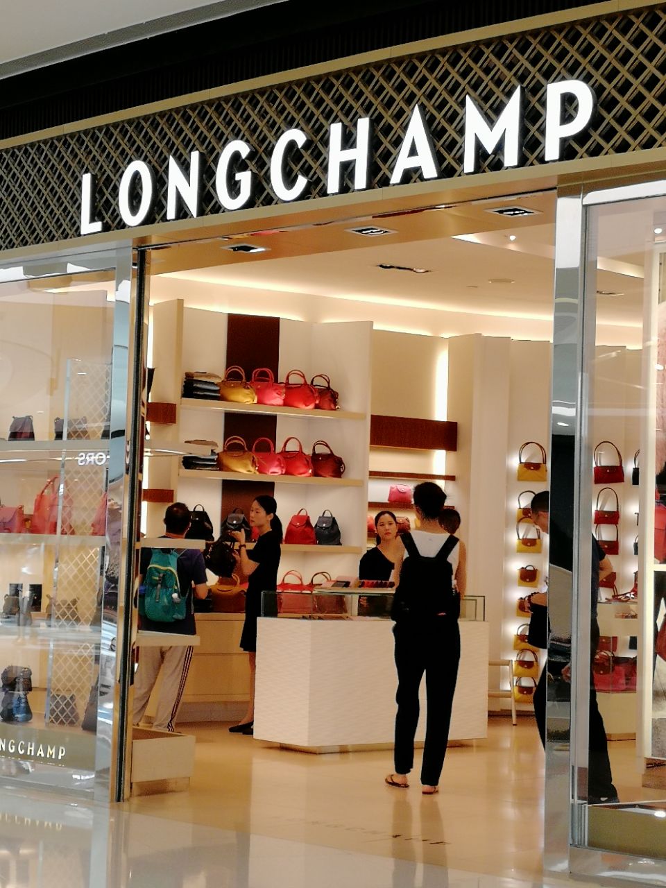 新加坡那里有渔具店(新加坡海鲜市场常见的鱼)