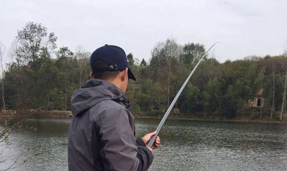 长杆短线钓鱼的技巧视频(长杆短线钓鱼的技巧视频教程)