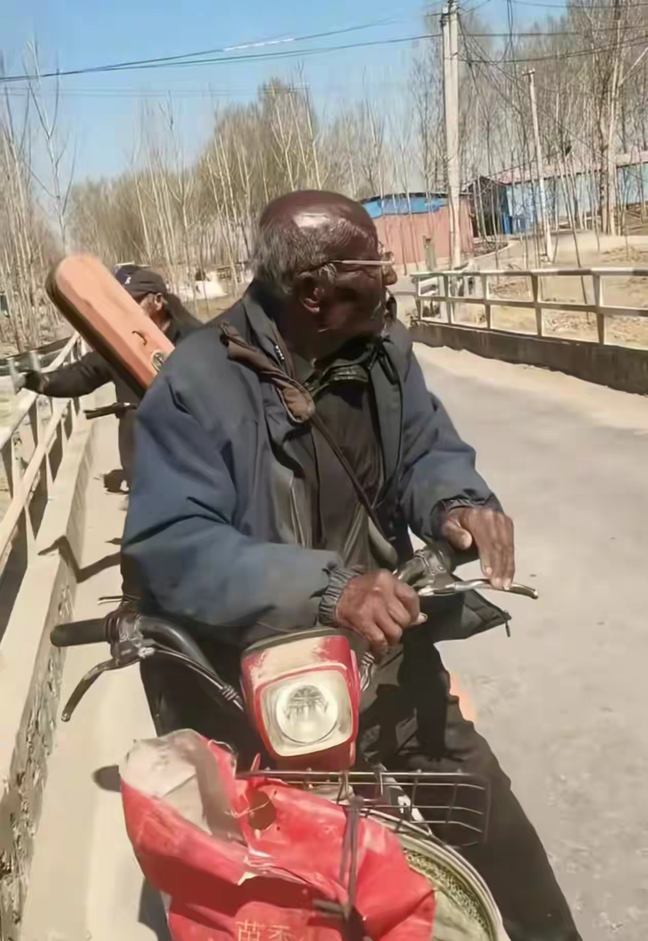 威海钓鱼大叔(威海钓鱼大叔视频) 威海钓鱼大叔(威海钓鱼大叔视频)