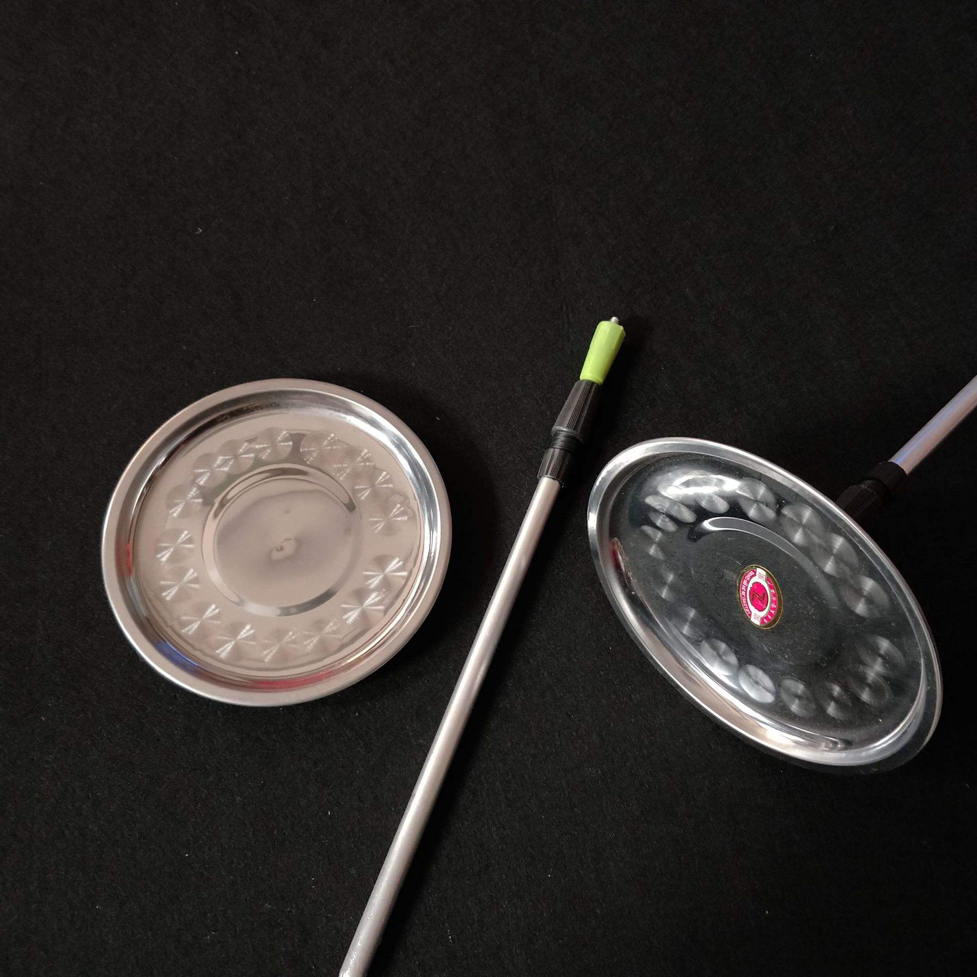 拉饵盘上液态饵料(拉饵盘上塑料撕下来吗) 拉饵盘上液态饵料(拉饵盘上塑料撕下来吗)