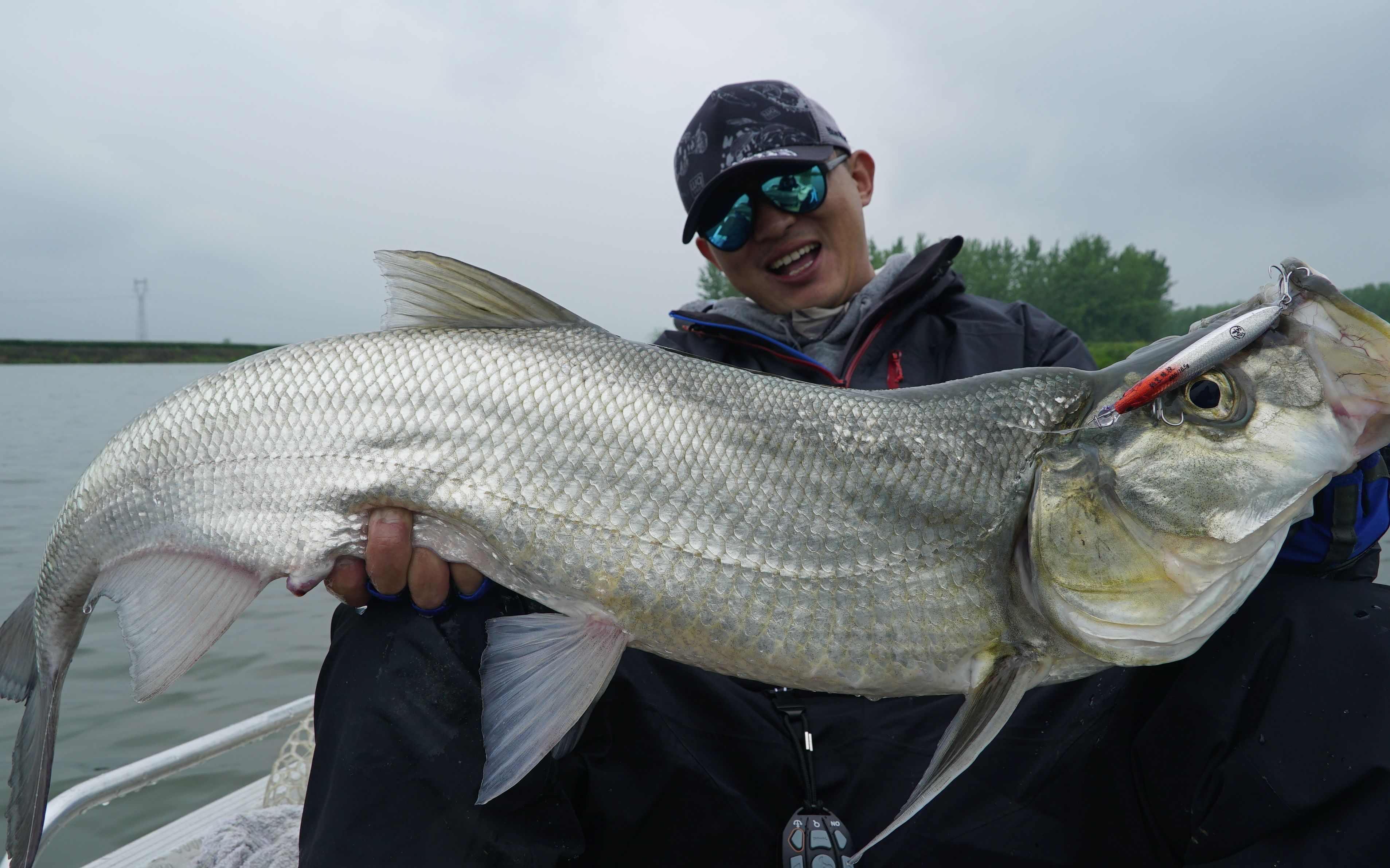 狼翘路亚(俄罗斯钓鱼4超轻路亚)