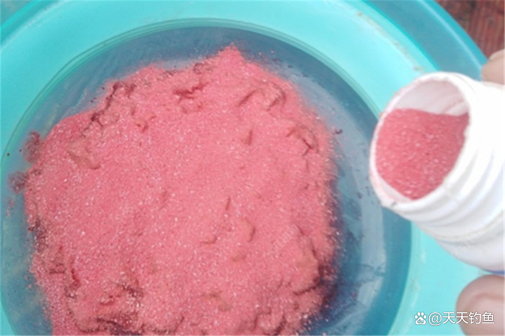钓大鲫鱼饵料状态(钓鲫鱼鱼饵怎么调 比例是多少)