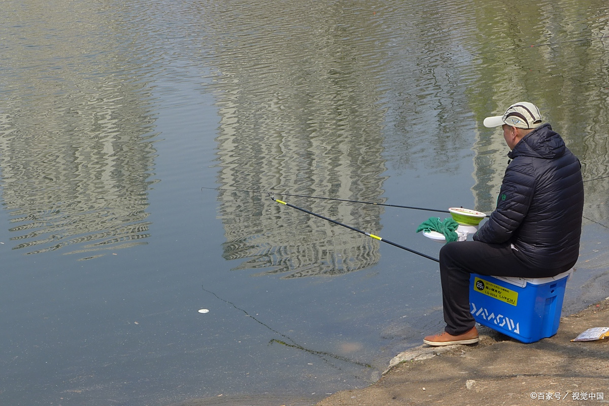 在河道钓鲤鱼技巧(河里钓鲤鱼的技术及技巧)