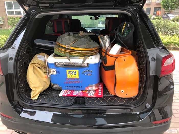 汽车后备箱渔具图片(钓鱼汽车后备箱)