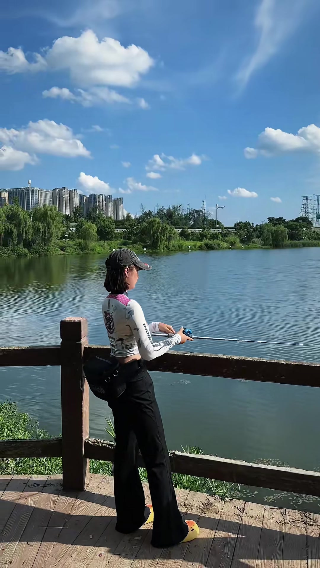 江边路亚钓(路亚竿江边钓鱼教学视频)