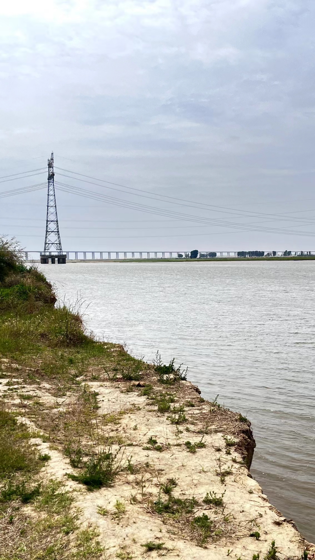 烟台路亚河流(烟台葡萄酒瓶生产厂家)