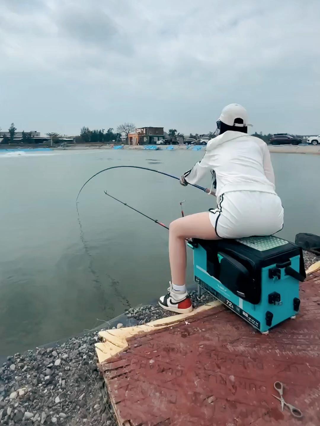 防坡堤海钓视频(防波堤海钓沉底钓法)