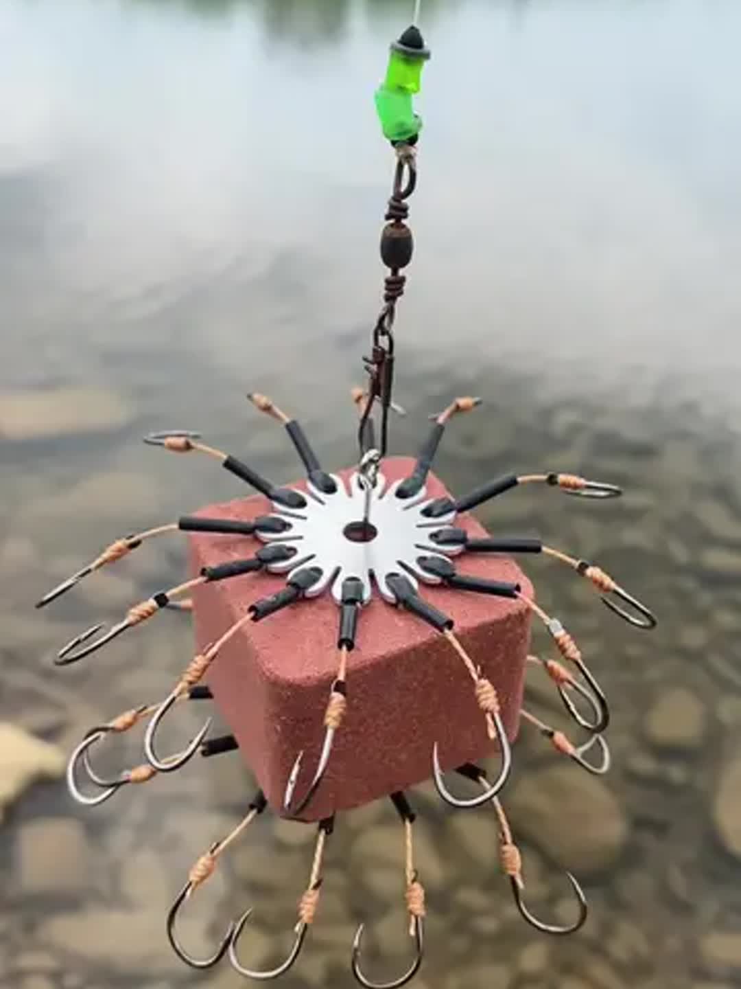 翻板钩怎么上饵料(翻板钩怎么上饵料视频教程)