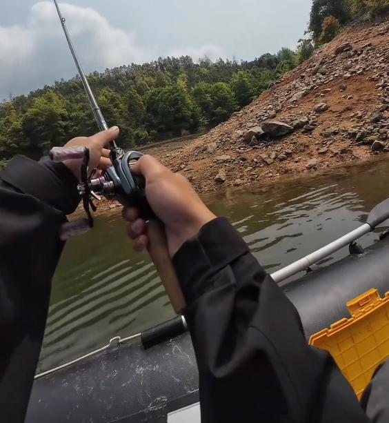 狂人路亚夏令营(国产远投路亚竿推荐) 狂人路亚夏令营(国产远投路亚竿推荐)