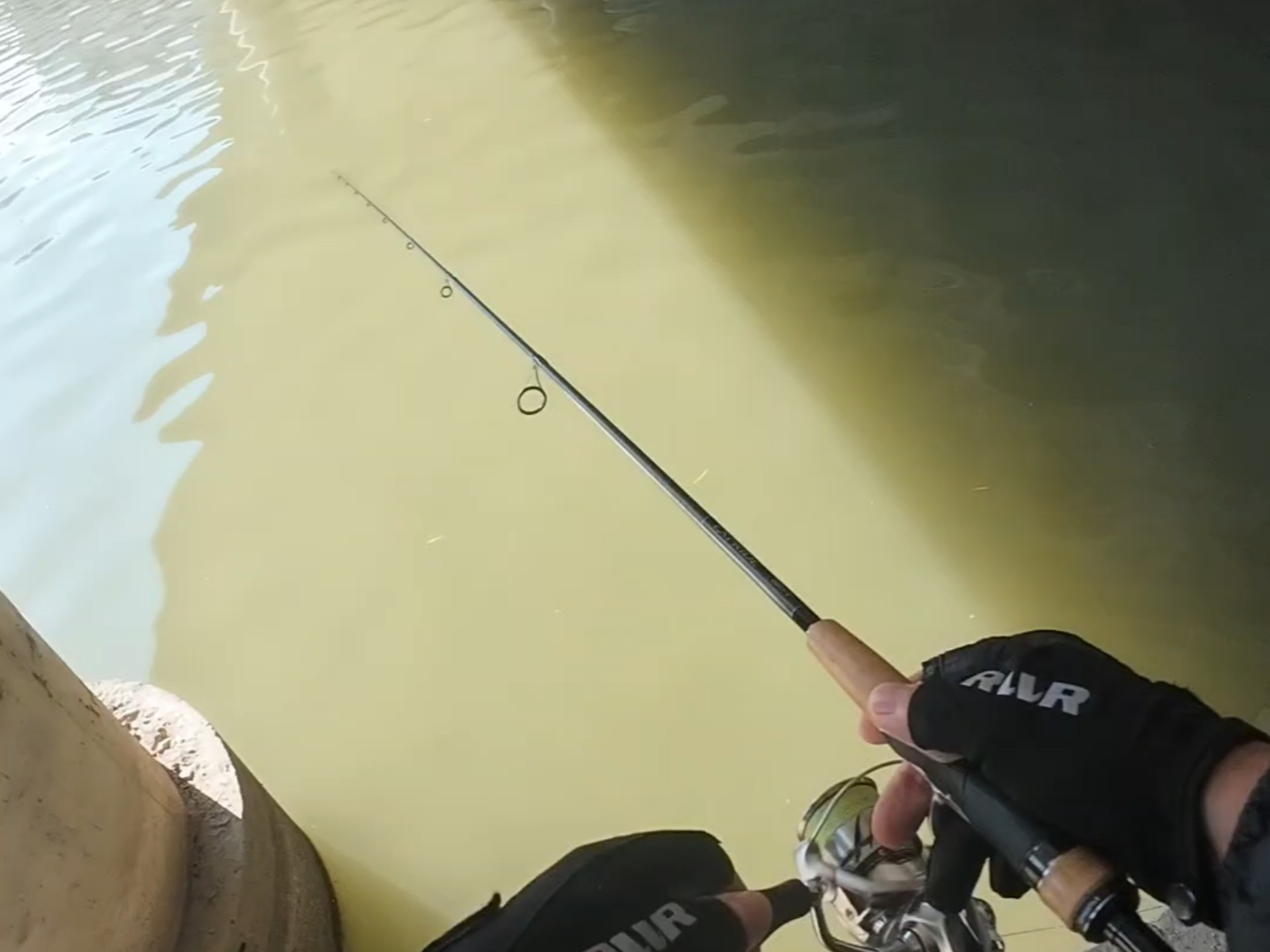 冬天路亚翘嘴技巧(冬天路亚竿怎样钓翘嘴鱼)