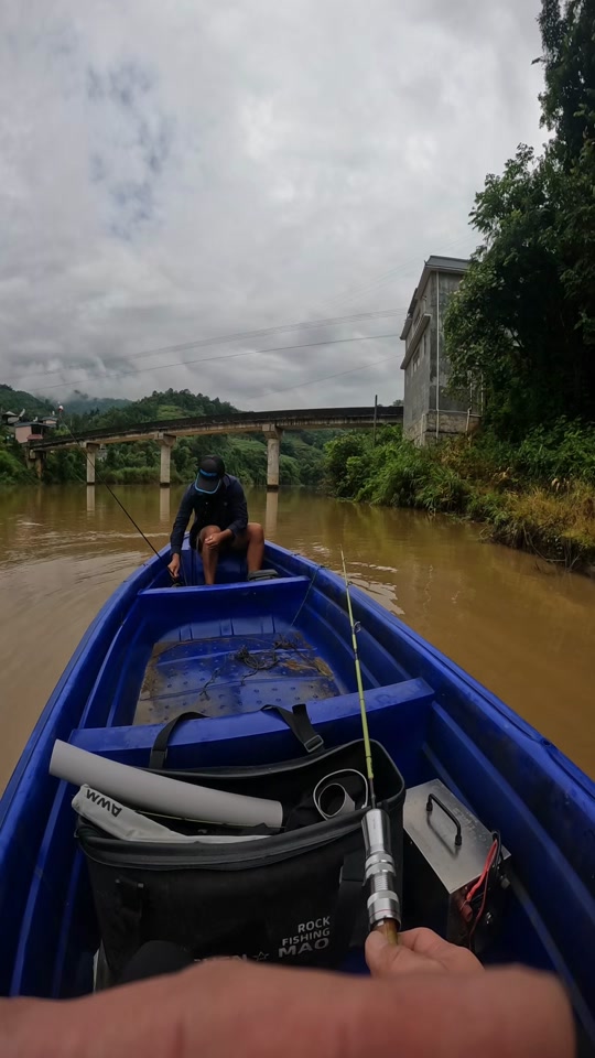 路亚钓太阳鱼(路亚钓太阳鱼用什么饵最好)