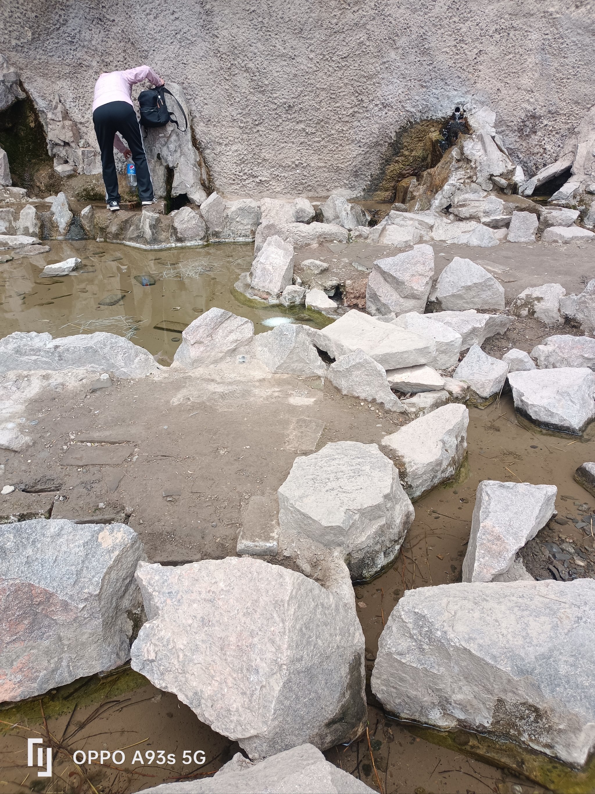 路亚钓石头堆(路亚钓池塘如何)
