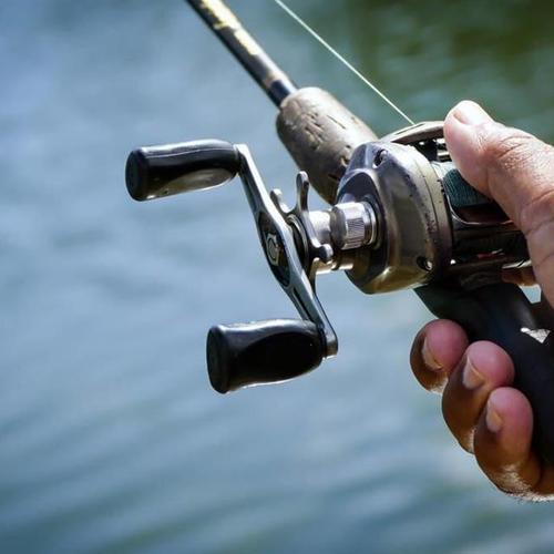 路亚反手抛投(路亚侧抛视频反手抛)