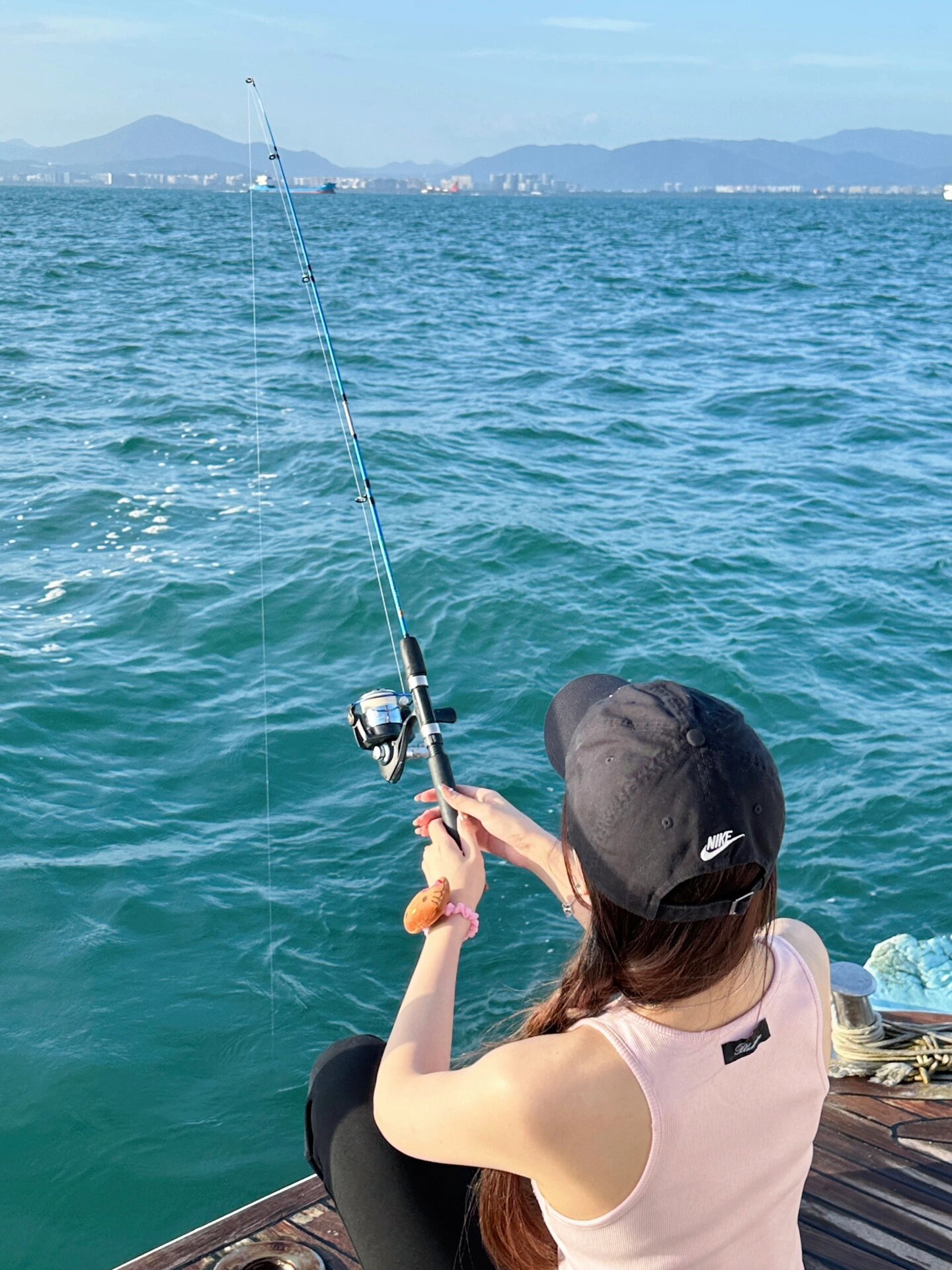 包含新会船家开船海钓鲈鱼的词条