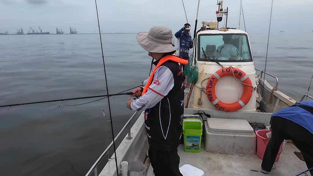 包含新会船家开船海钓鲈鱼的词条