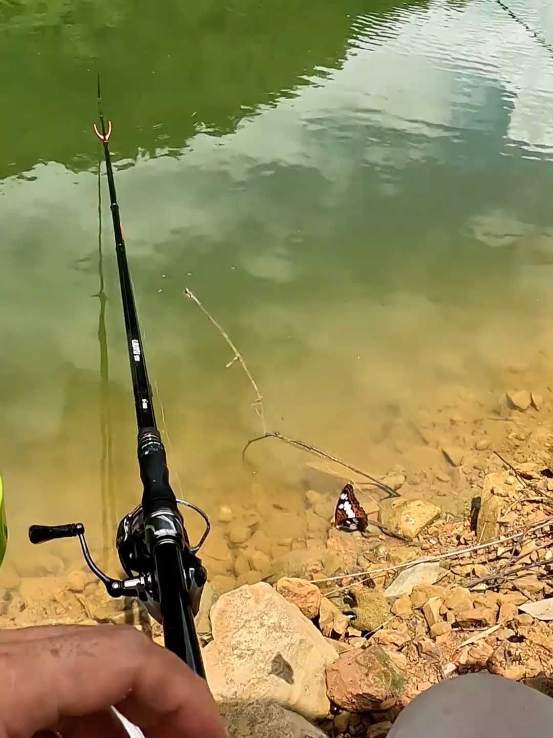 矶竿流水河里钓鱼技巧(矶竿在河里用多长的最实用)