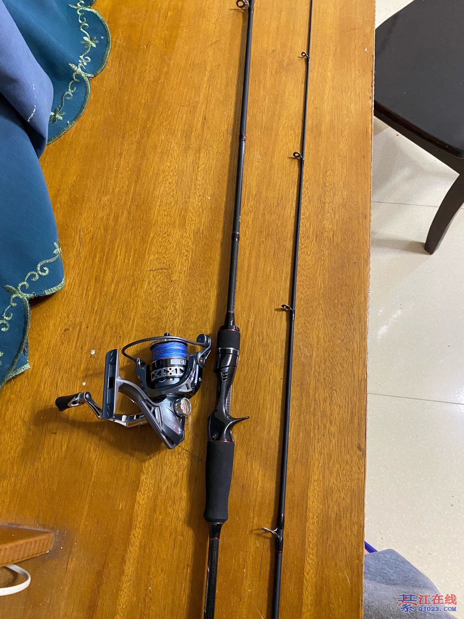 树脂路亚鱼竿(树脂鱼竿好还是碳素的好)