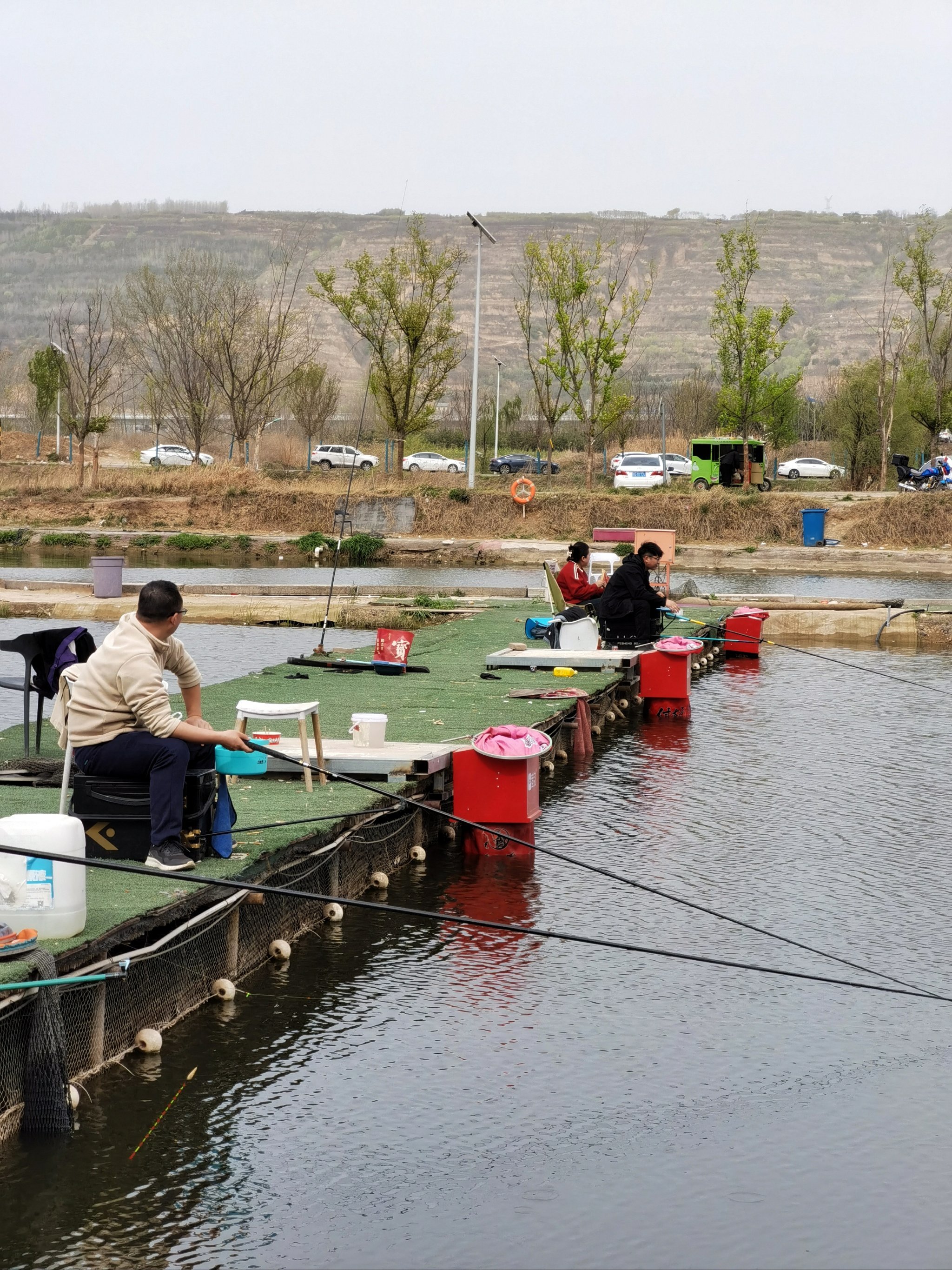 人工池塘钓鱼技巧(人工池塘钓鱼技巧视频)