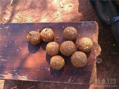 爆炸钩饵料秋天(秋季钓鱼爆炸钩怎么配鱼饵好) 爆炸钩饵料秋天(秋季钓鱼爆炸钩怎么配鱼饵好)