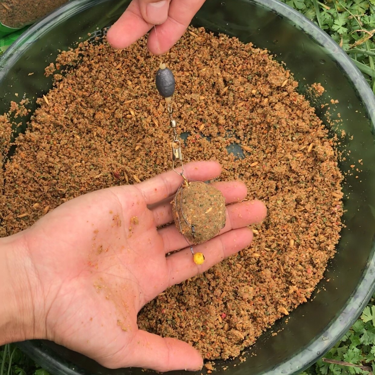 爆炸钩饵料压(爆炸钩饵料是干一点还是湿一点?) 爆炸钩饵料压(爆炸钩饵料是干一点还是湿一点?)