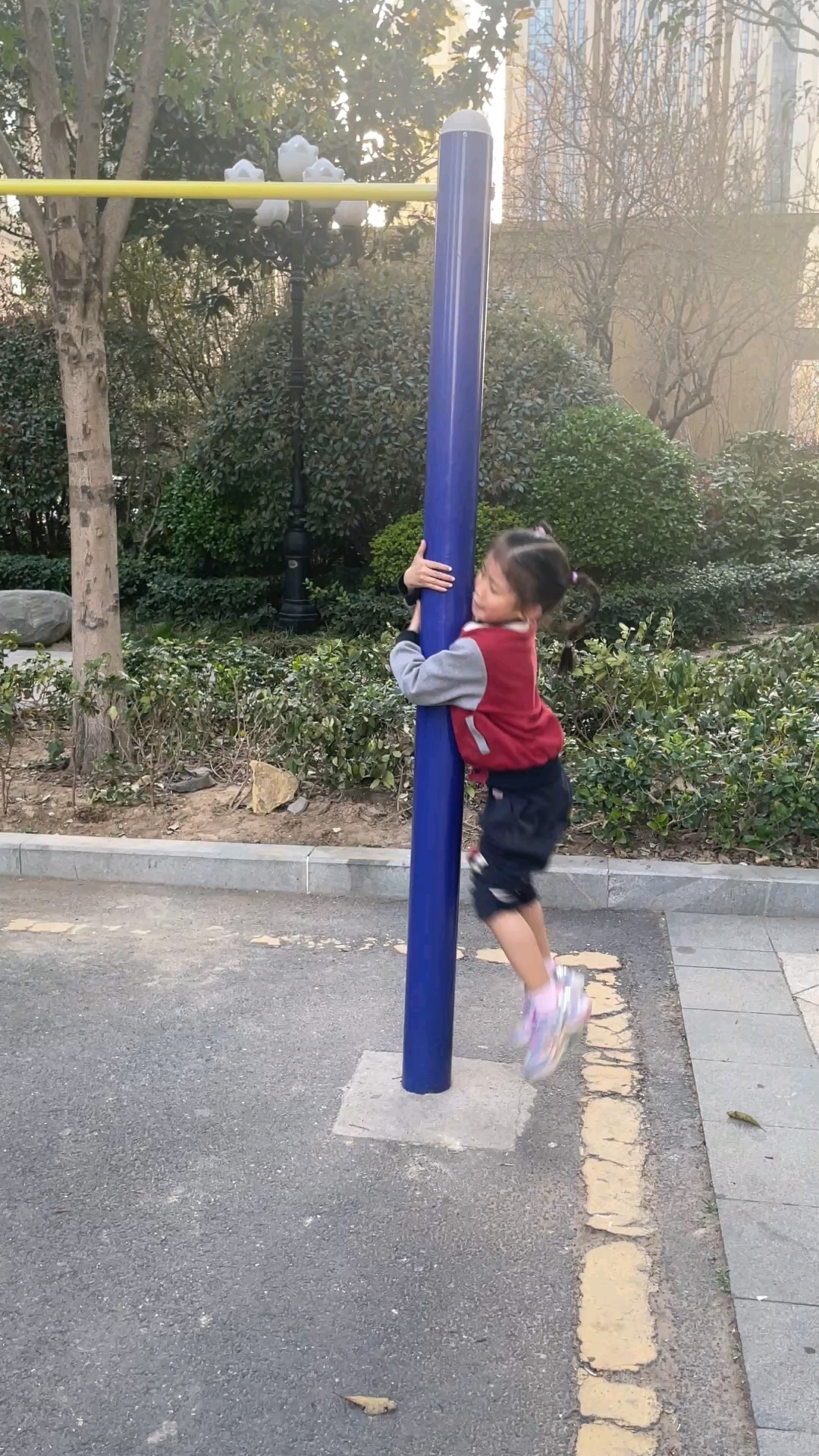 小学生爬竿技巧(小学生爬杆技巧)