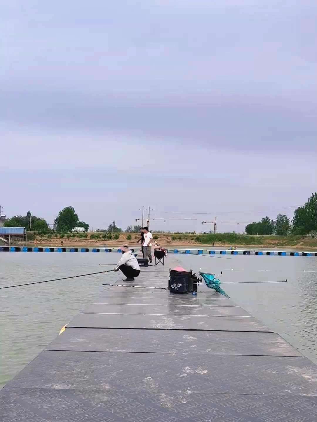 冬季甩大鞭钓鱼技巧(钓鱼甩大鞭怎样甩的准)