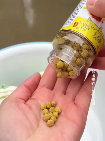 鲫鲤草混养池饵料配方(草鲫混养技术)