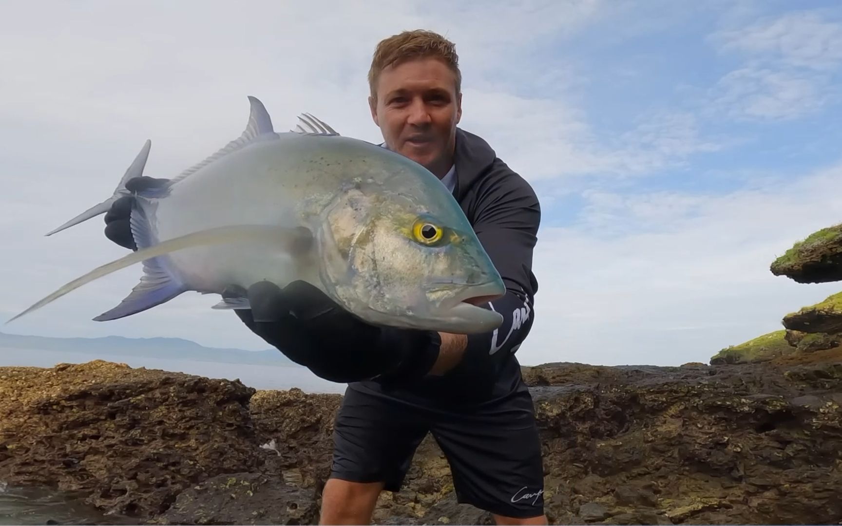 海钓水下中鱼视角(海中钓鱼视频)